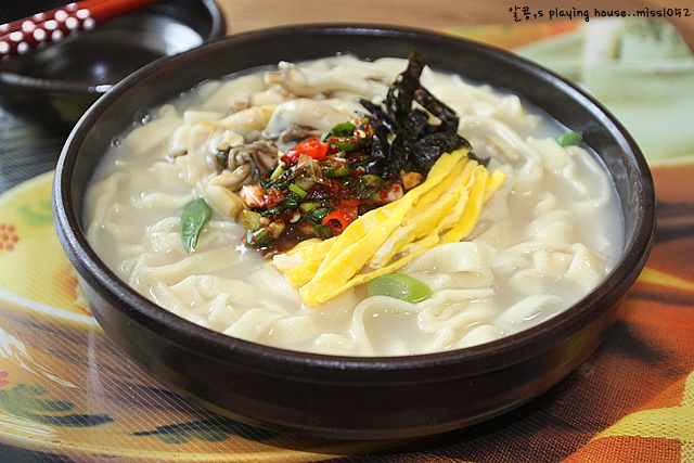 한입 넣으면 맨정신 실종-맛조개 손칼국수..