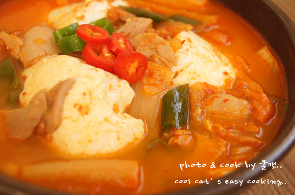 추운 날씨에 어울리는 얼큰한 참치 순두부 찌개