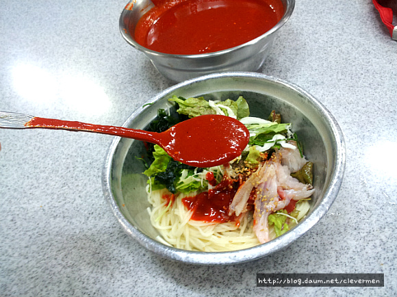 부산맛집 : 할매집 - 부산 명물 60년 전통의 회국수 