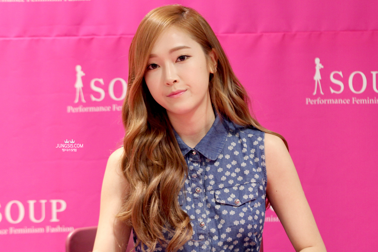 [PIC][04-04-2014]Jessica tham dự buổi fansign cho thương hiệu "SOUP" vào trưa nay - Page 3 212AAC4153A449DC0FA506