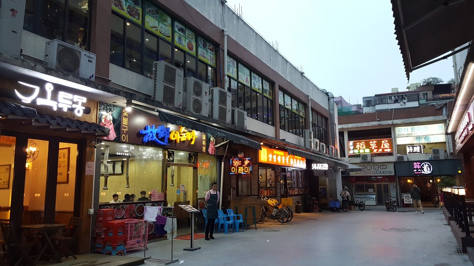 중국 광저우타워 야경. 반 평생 봤던 최고의 야경이었다.