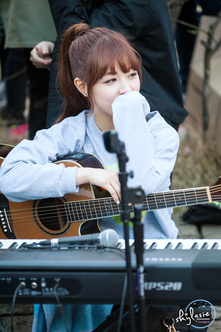 CLC(Crystal Clear) - 150322 홍대 버스킹 (승희,예은 중심)