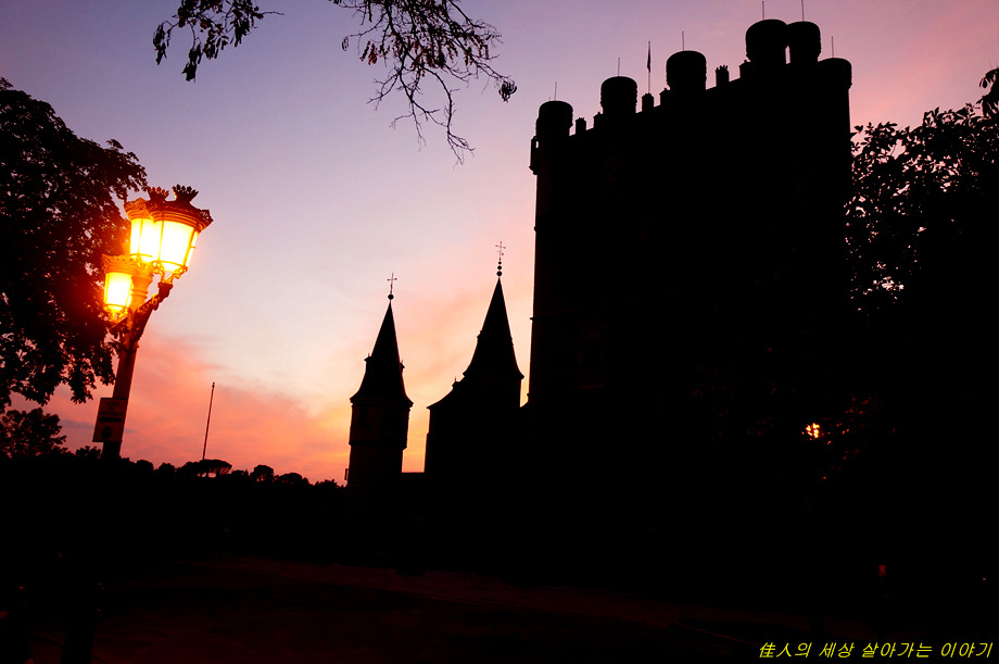 레콩키스타의 완성은 세고비아에서.