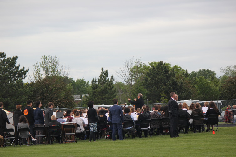 5월하순에 추위로 떨었던 데이빗 졸업식 풍경