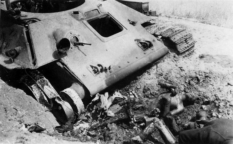 소련군 1941모델 T-34/76 전차 승무원들의 사체- Soviet Red Army 1941 Model T-34/76 Tank Crew dead Body 