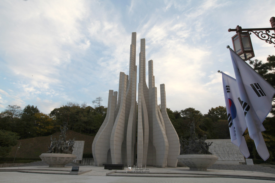 11월 3일 학생독립운동기념일을 맞아 참배한 광주서구 학생독립운동기념탑