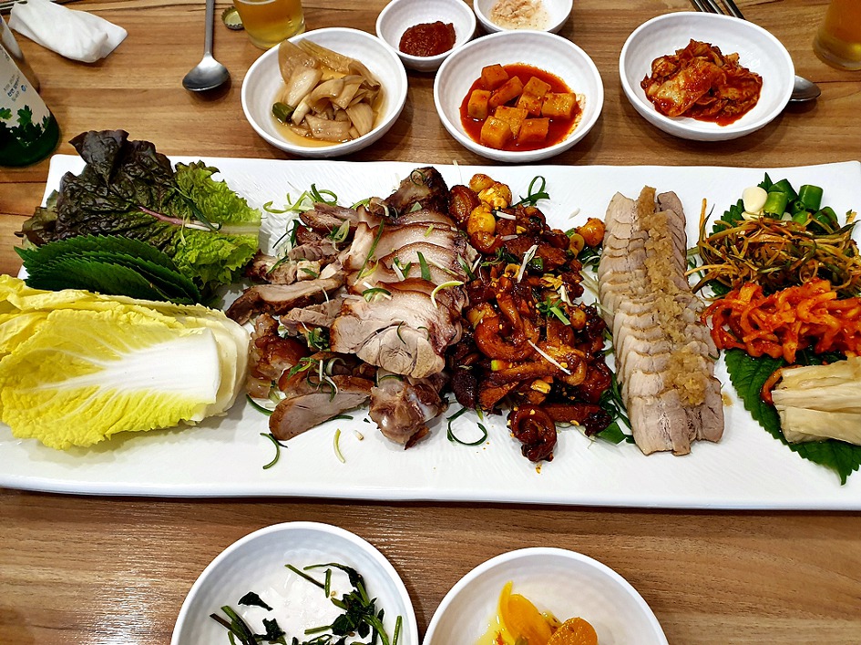 족발 모듬세트, 들깨칼국수, 청와칼국수