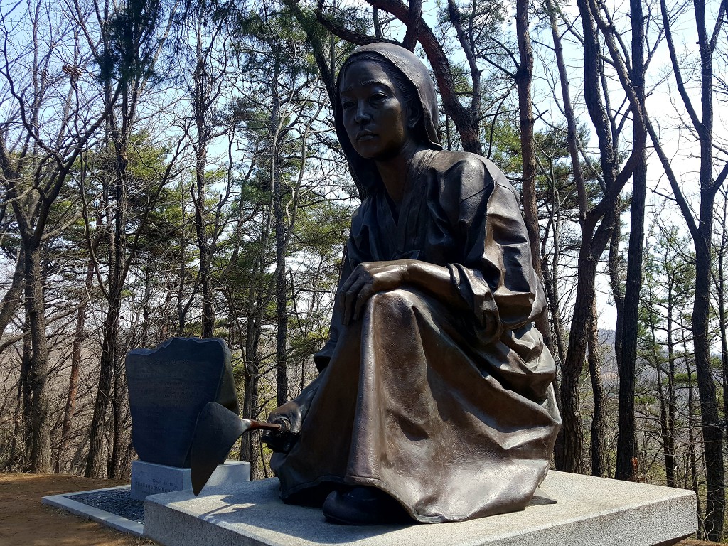 구기자차 한잔의 여유 충남 청양 여행 칠갑산 도립공원 칠갑광장 면암 최익현선생 동상