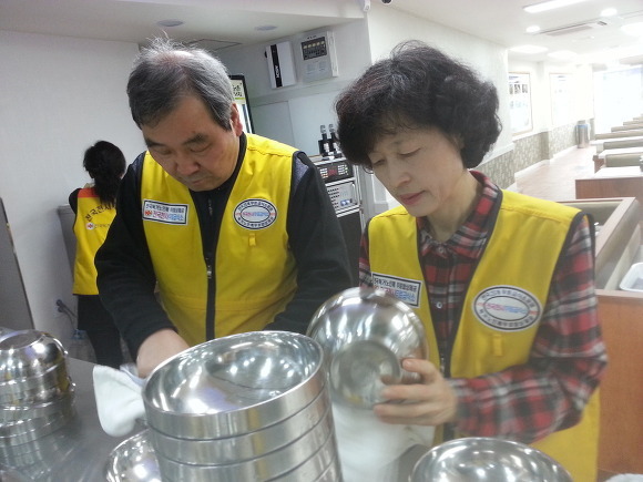 2015. 2. 17(화) 천사급식 배식